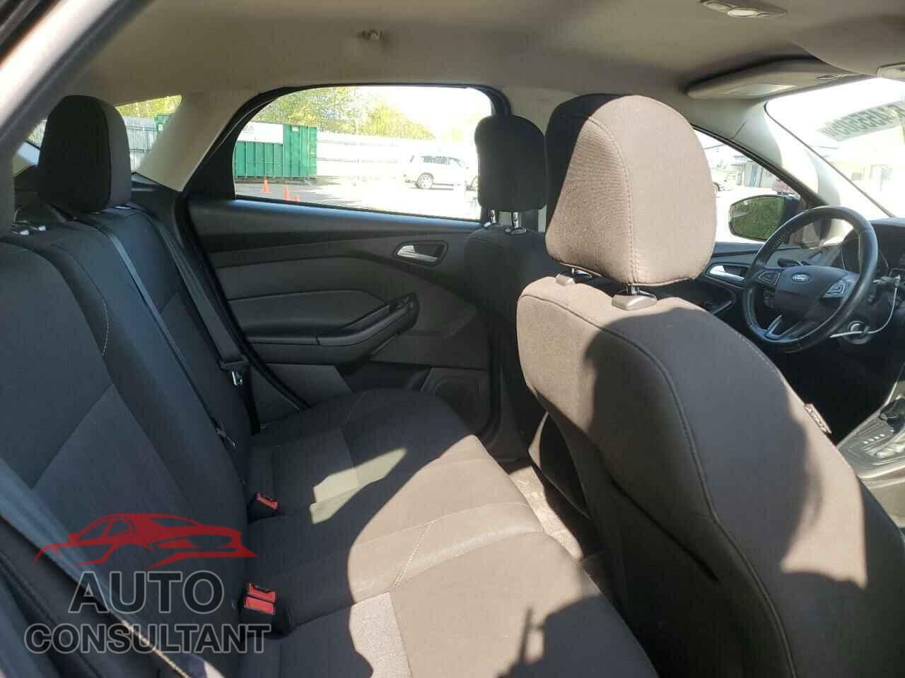 FORD FOCUS 2015 - 1FADP3K29FL358756
