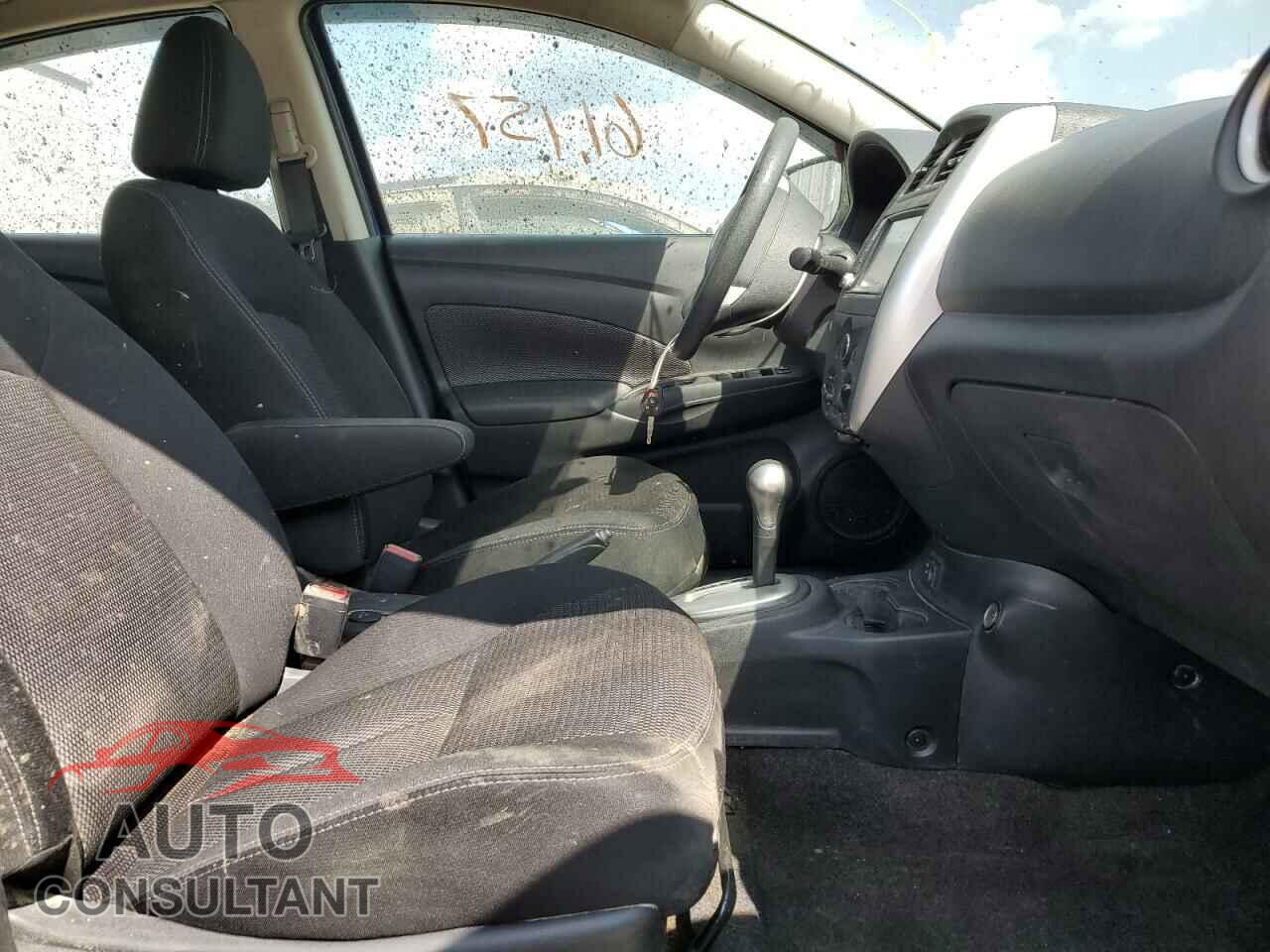 NISSAN VERSA 2019 - 3N1CN7APXKL837186