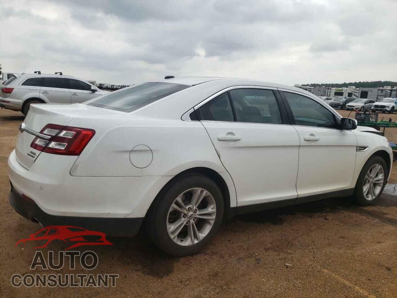 FORD TAURUS 2018 - 1FAHP2E88JG104274