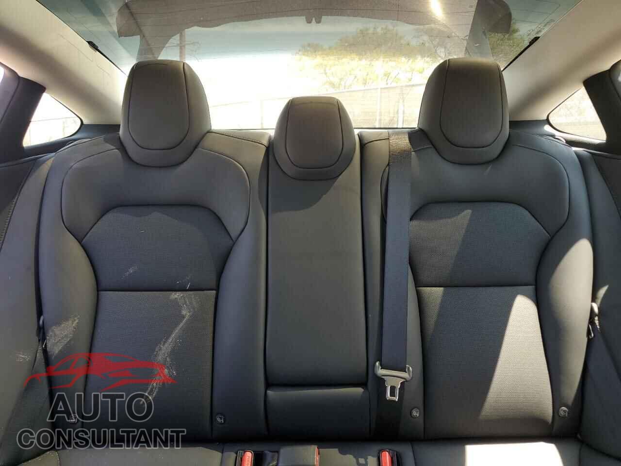 TESLA MODEL 3 2025 - 5YJ3E1EB5SF950342