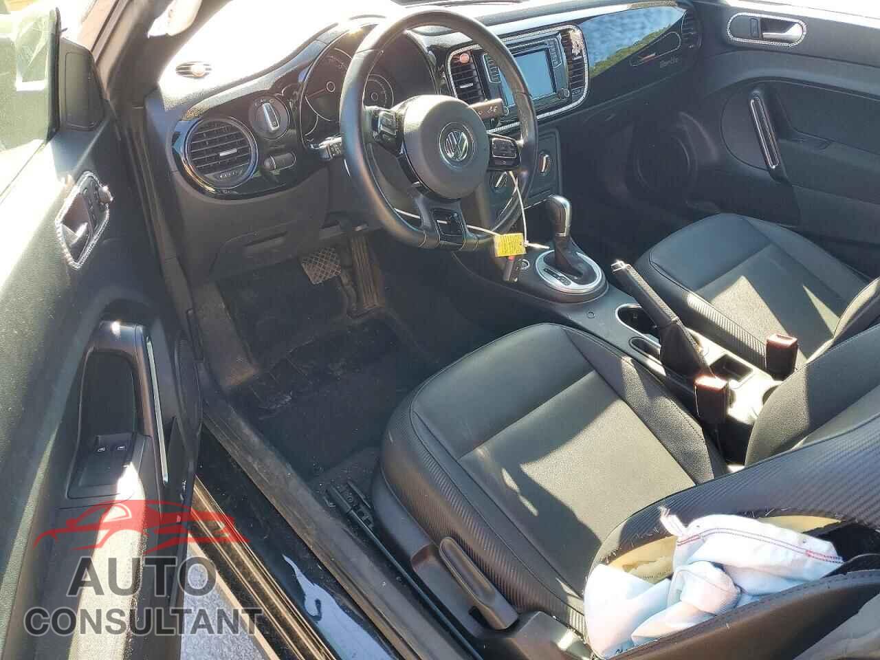 VOLKSWAGEN BEETLE 2018 - 3VWFD7AT4JM707727
