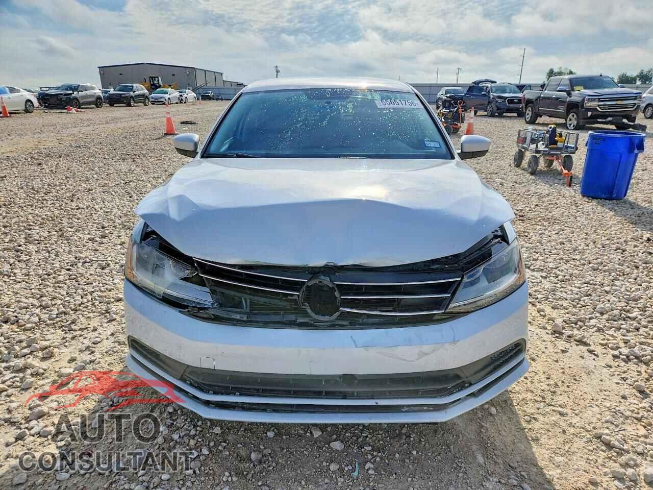VOLKSWAGEN JETTA 2017 - 3VW2B7AJXHM268983