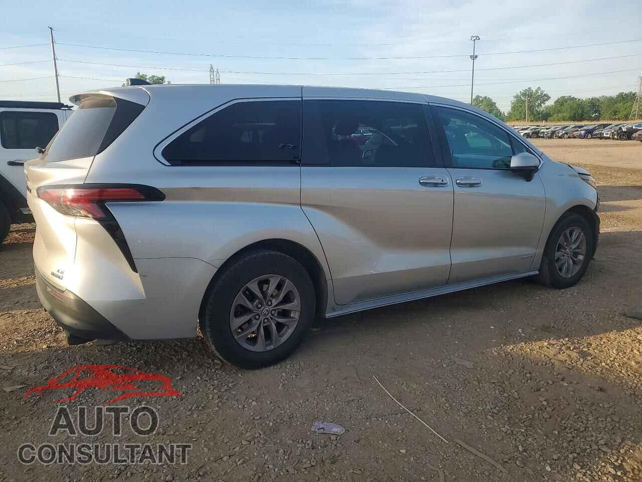 TOYOTA SIENNA 2021 - 5TDKSKFC9MS028043