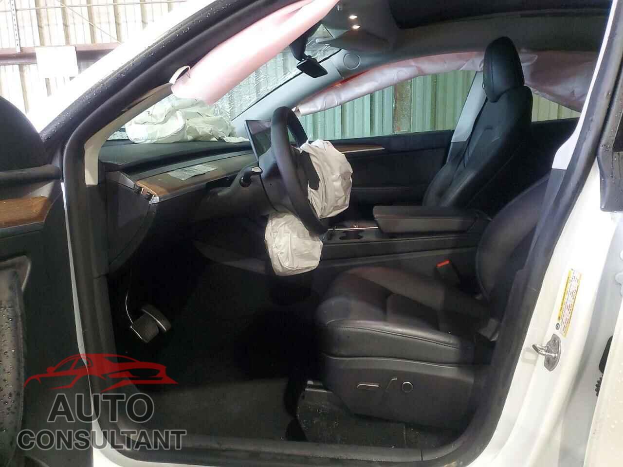 TESLA MODEL Y 2024 - 7SAYGAEE8RF193976