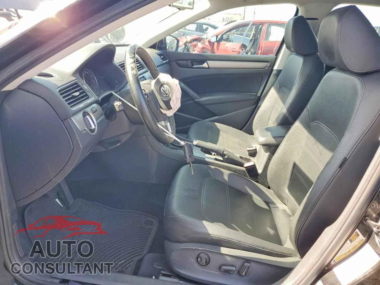 VOLKSWAGEN PASSAT 2014 - 1VWBP7A35EC006952