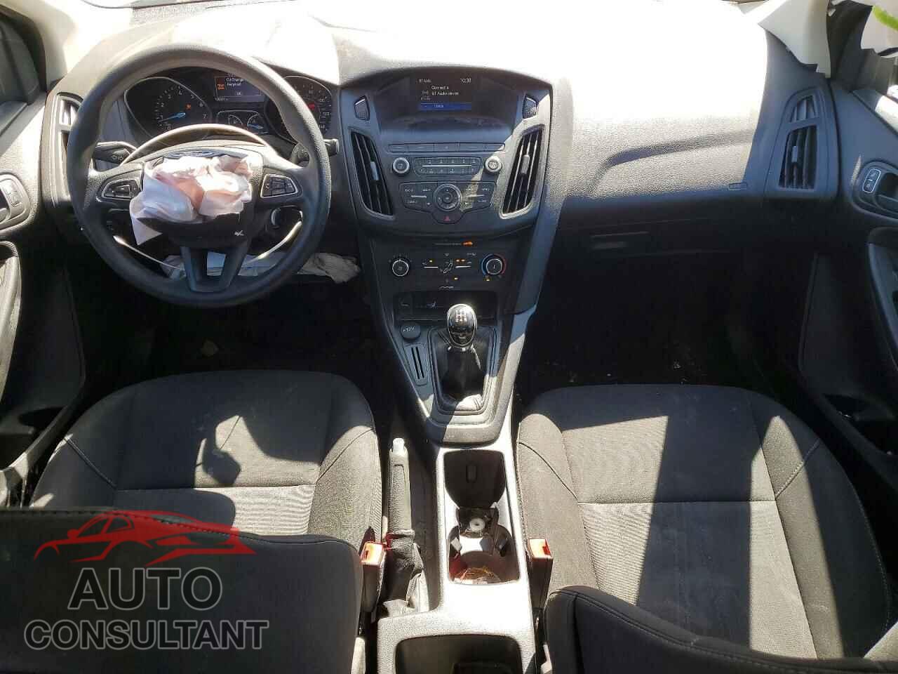 FORD FOCUS 2018 - 1FADP3E27JL304800