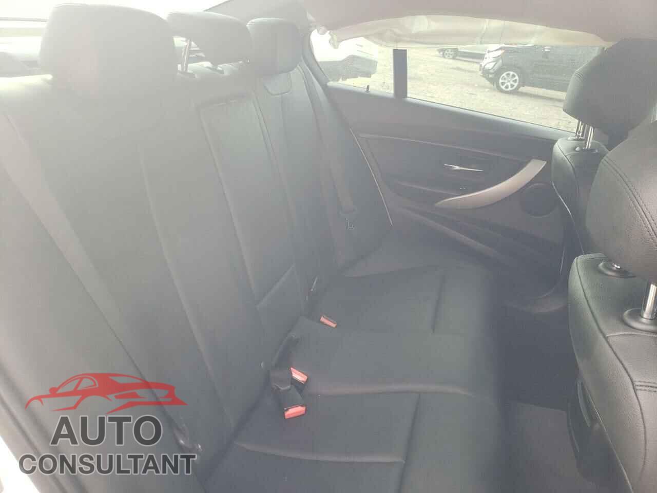 BMW 3 SERIES 2016 - WBA8E1G50GNU11663
