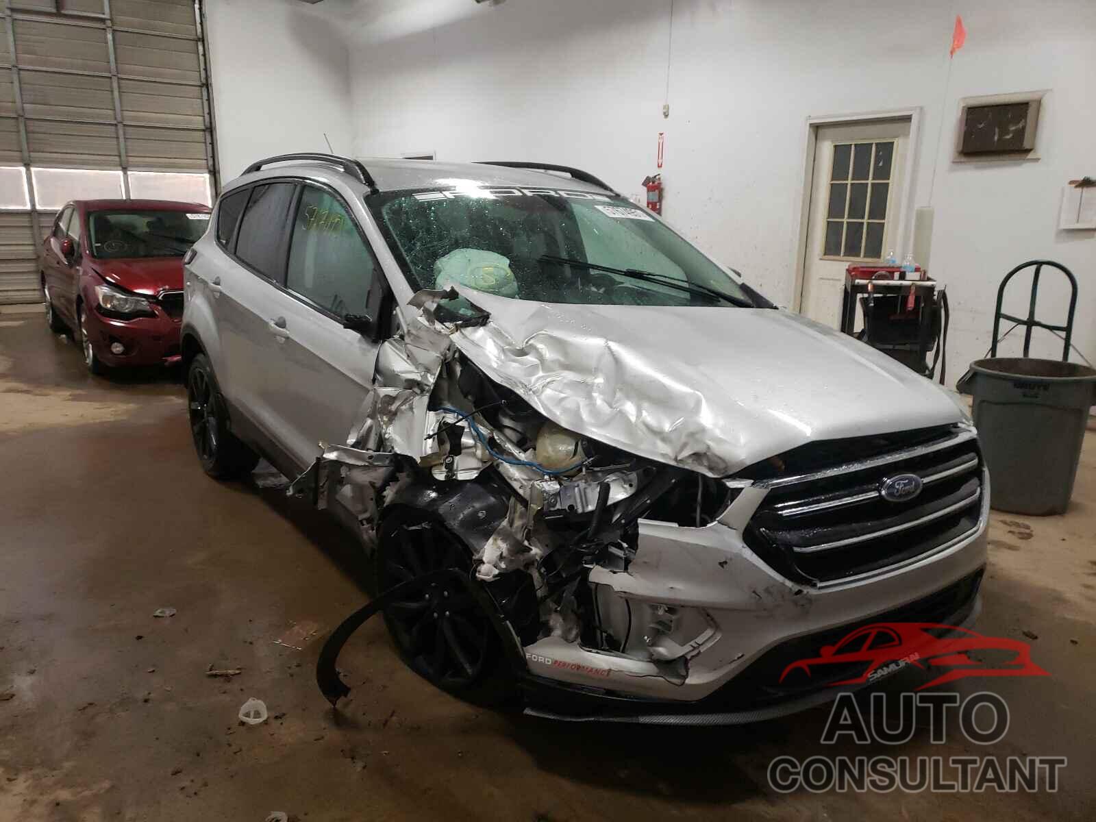 FORD ESCAPE 2017 - 1FMCU0G91HUE15172