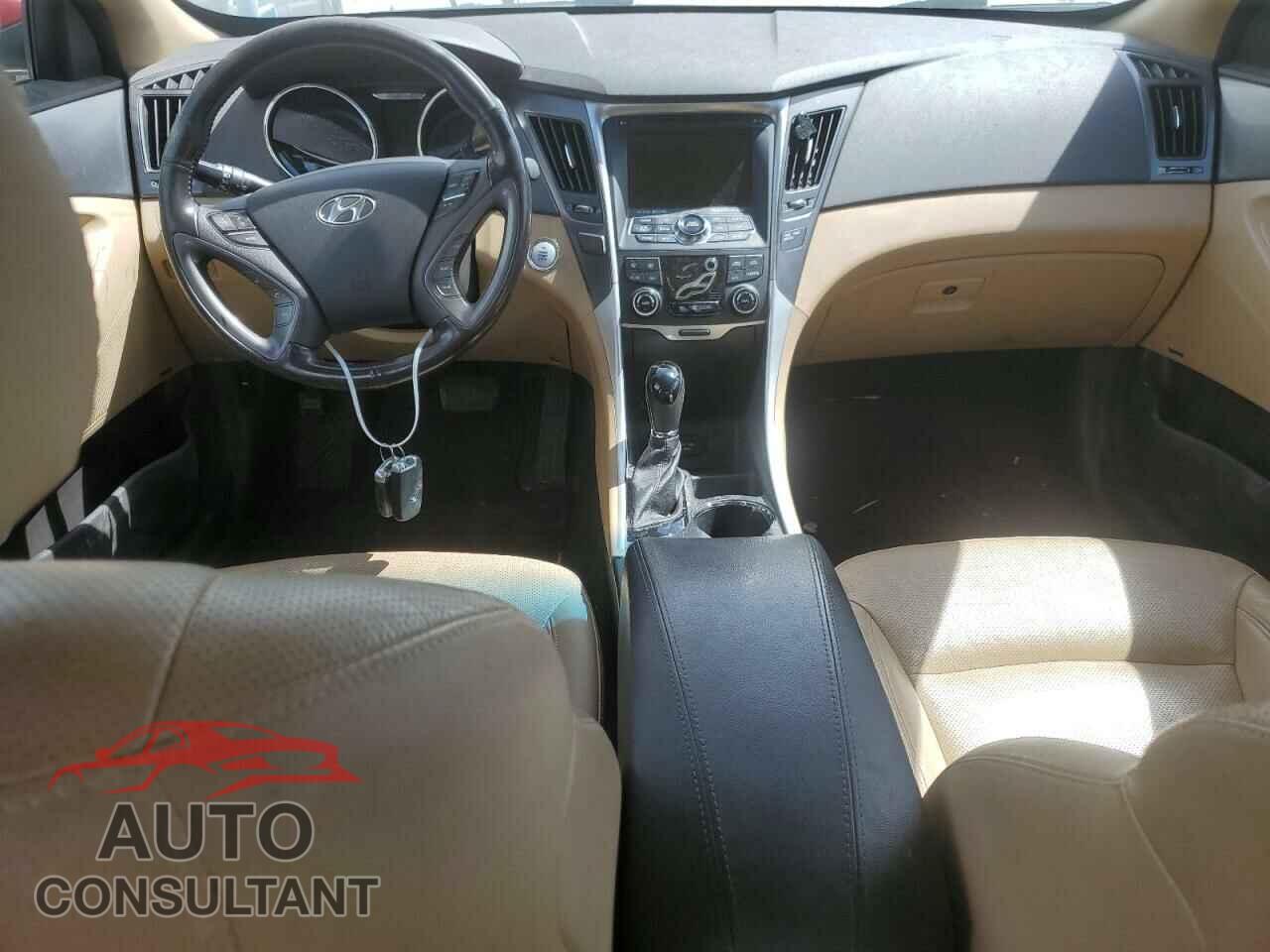 HYUNDAI SONATA 2013 - KMHEC4A42DA080662
