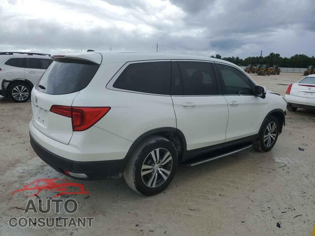 HONDA PILOT 2017 - 5FNYF5H33HB018731