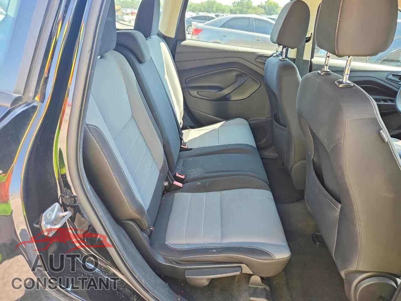 FORD ESCAPE 2017 - 1FMCU0F75HUB50952