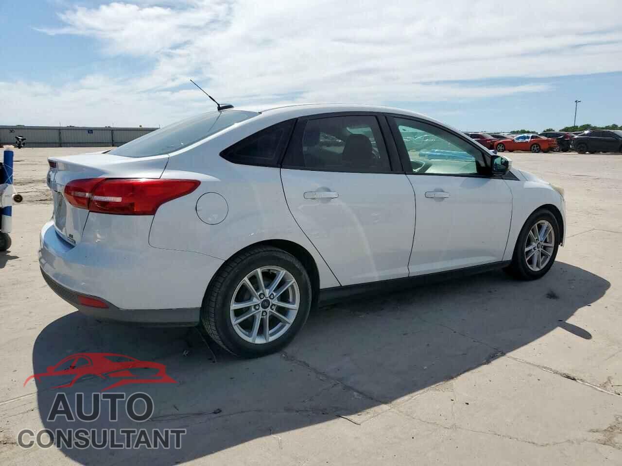 FORD FOCUS 2015 - 1FADP3F26FL243784