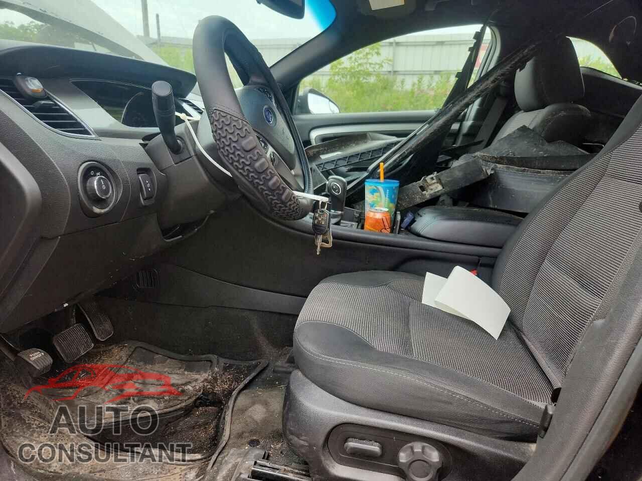 FORD TAURUS 2017 - 1FAHP2E89HG128884