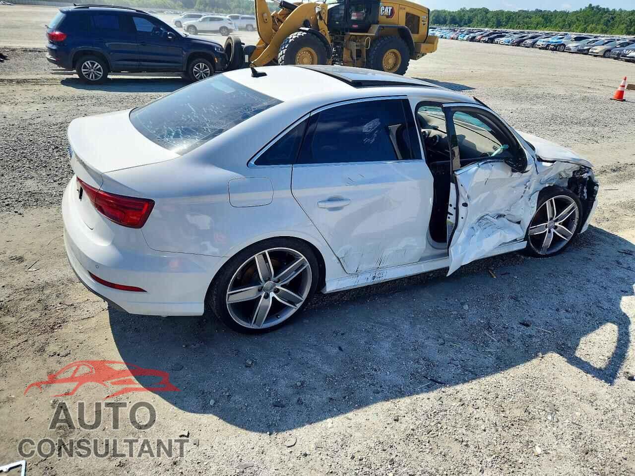 AUDI A3 2019 - WAUGUGFF3KA062915