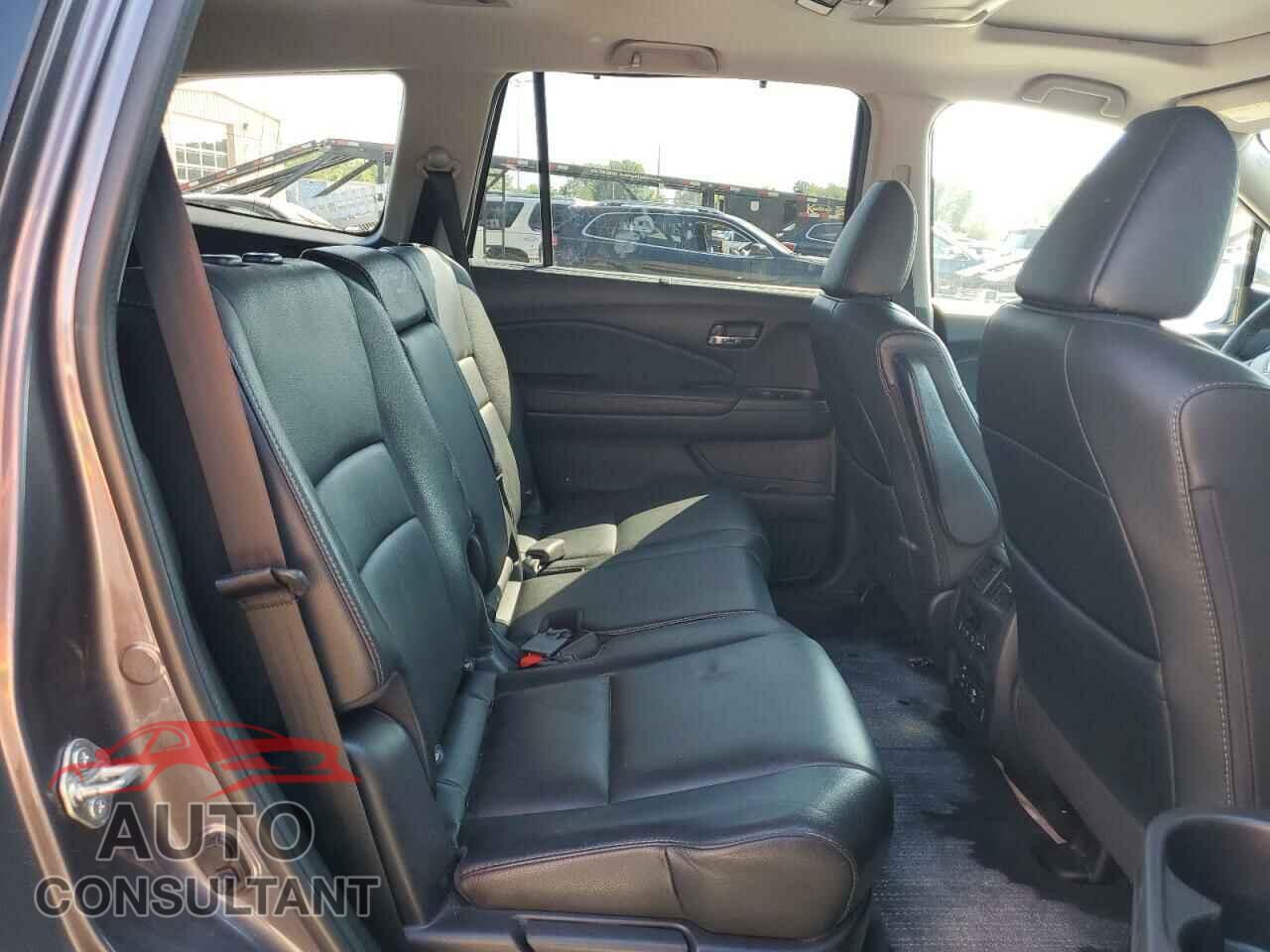 HONDA PILOT 2017 - 5FNYF6H93HB084643
