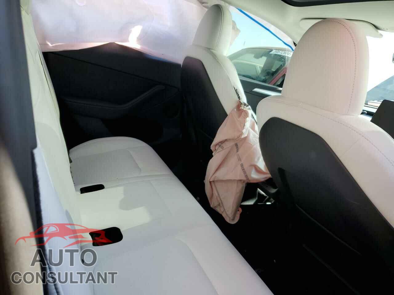 TESLA MODEL Y 2024 - 7SAYGDEE2RF984845