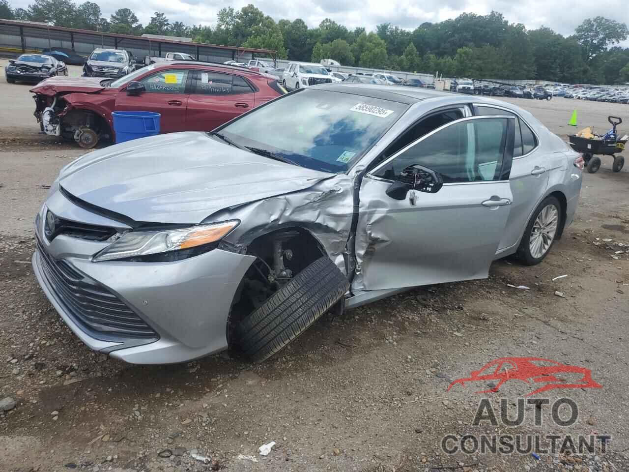 TOYOTA CAMRY 2018 - 4T1B11HK5JU038959