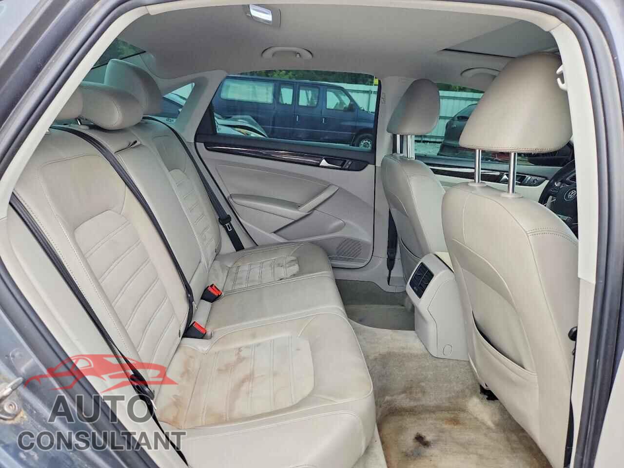 VOLKSWAGEN PASSAT 2015 - 1VWCV7A37FC036224