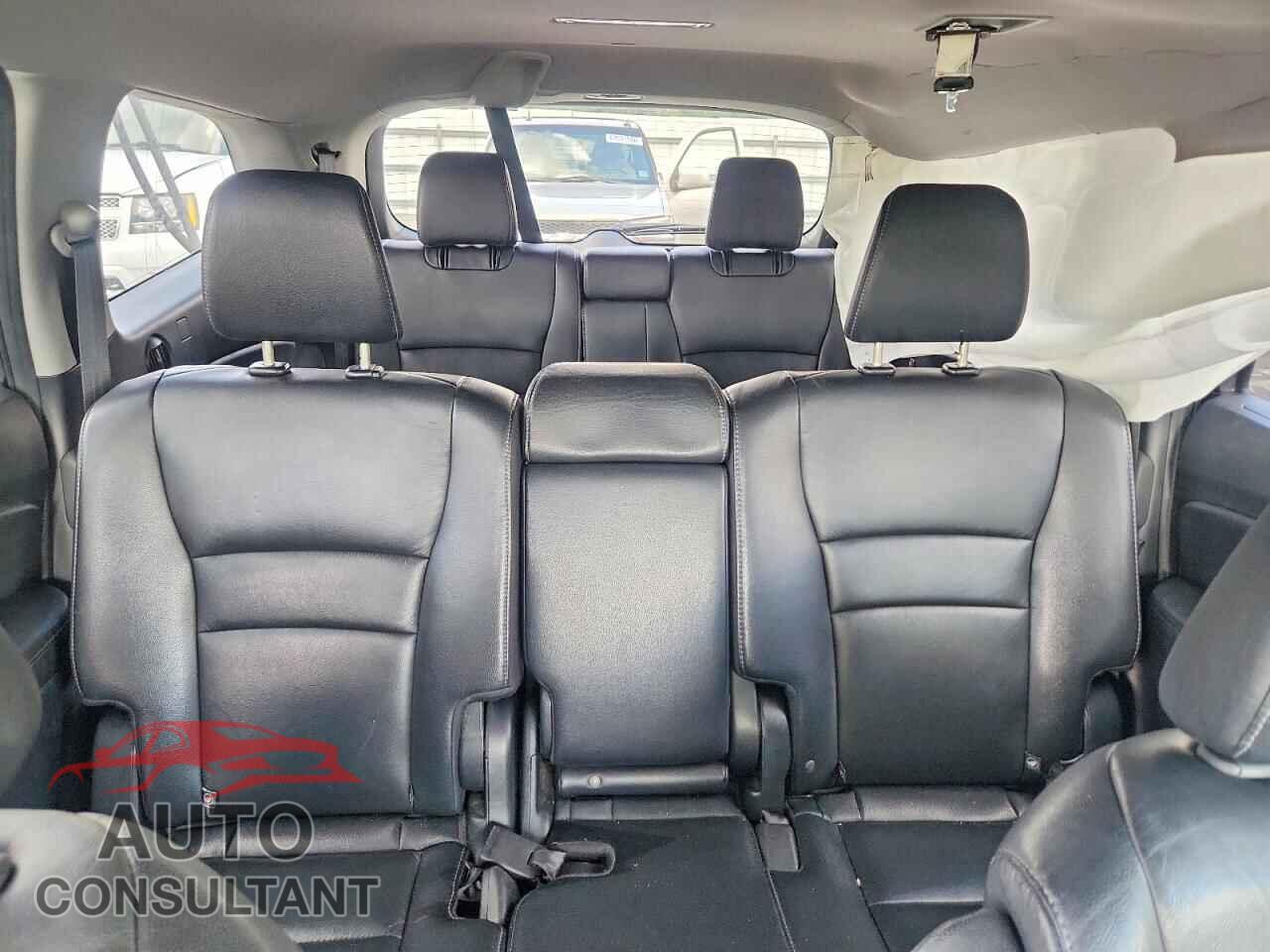 HONDA PILOT 2017 - 5FNYF6H55HB046781