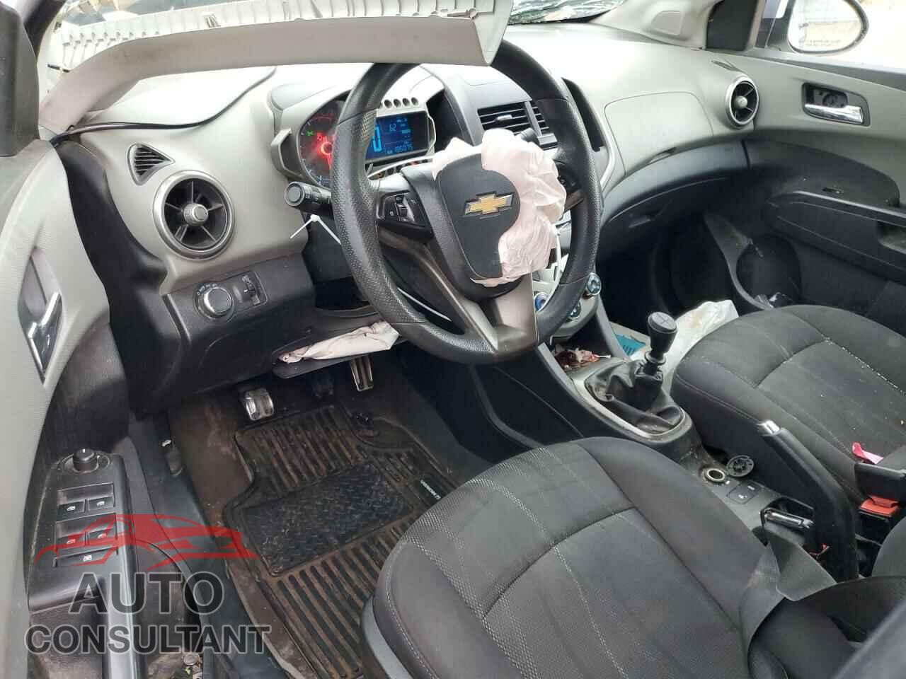 CHEVROLET SONIC 2013 - 1G1JD5SH7D4229209