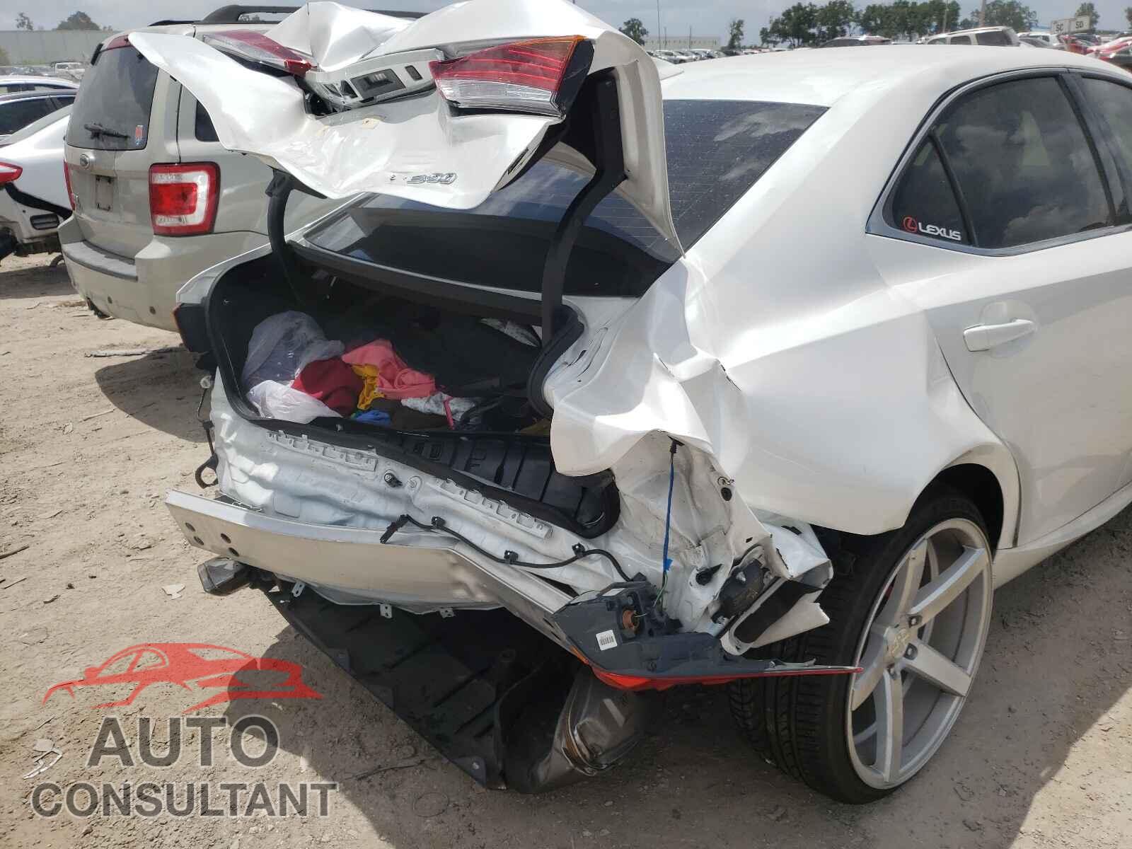 LEXUS IS 2020 - JTHAA1D2XL5104214