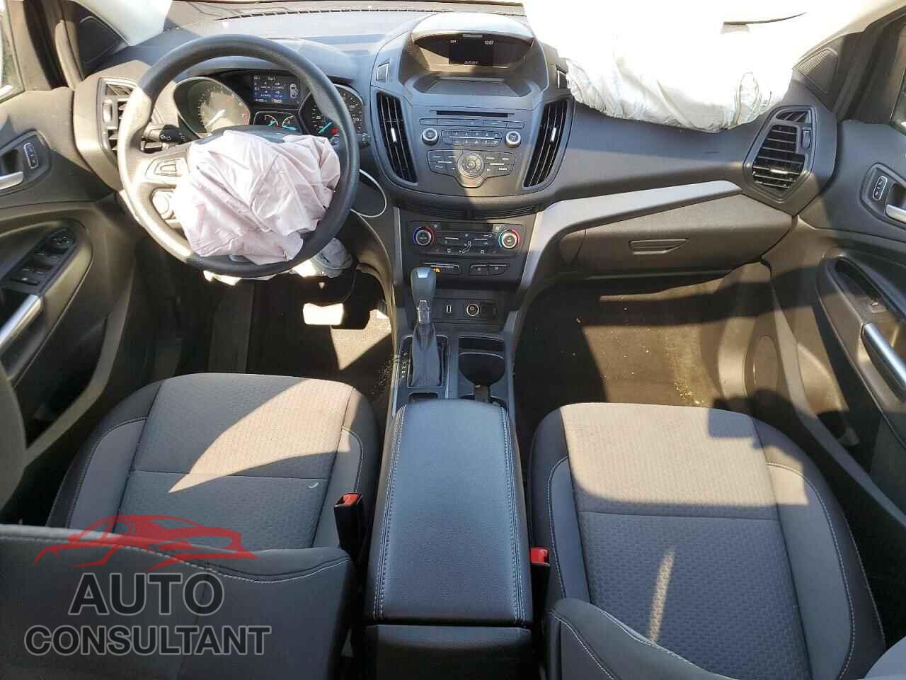 FORD ESCAPE 2017 - 1FMCU9G91HUE28055