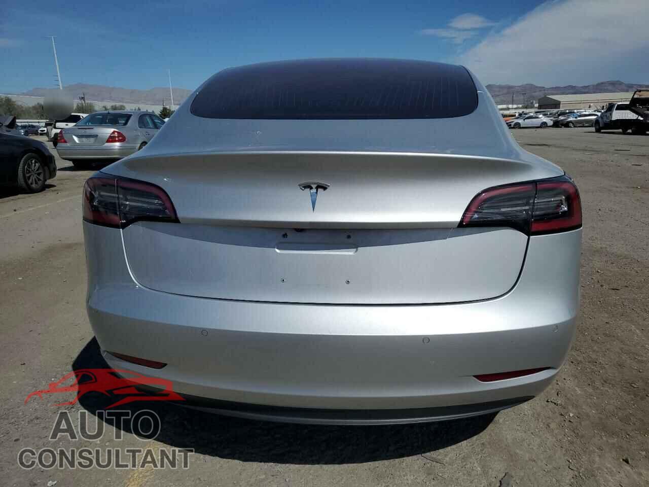 TESLA MODEL 3 2018 - 5YJ3E1EA2JF015351