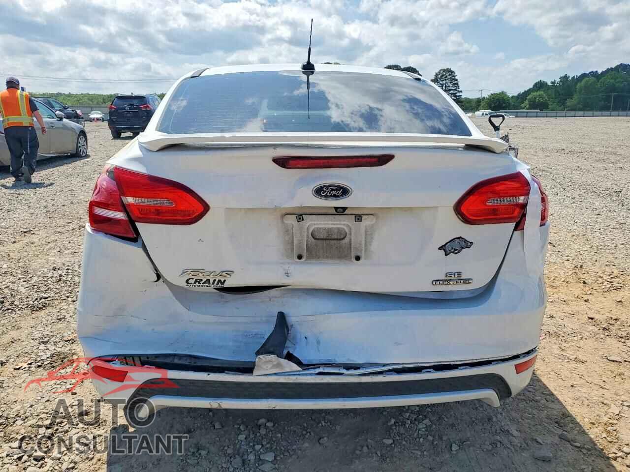 FORD FOCUS 2015 - 1FADP3F27FL338869