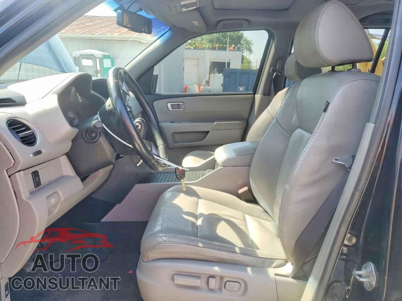 HONDA PILOT 2010 - 5FNYF4H63AB033613