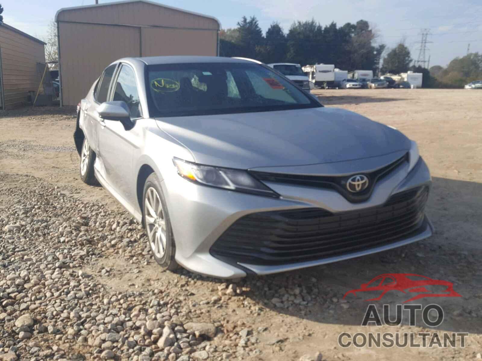 TOYOTA CAMRY 2018 - 4T1B11HK9JU152172