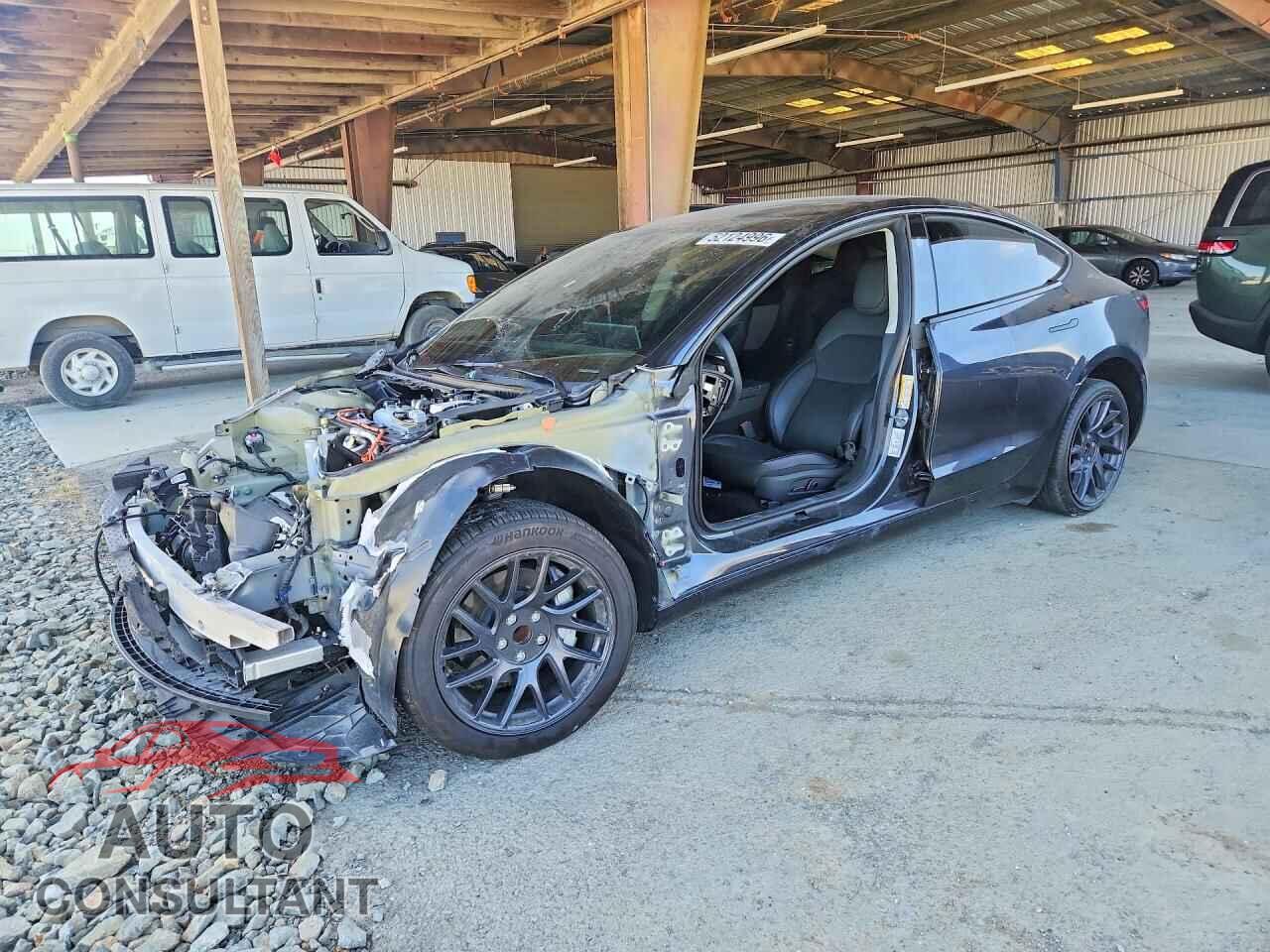 TESLA MODEL 3 2025 - 5YJ3E1EA7SF873898