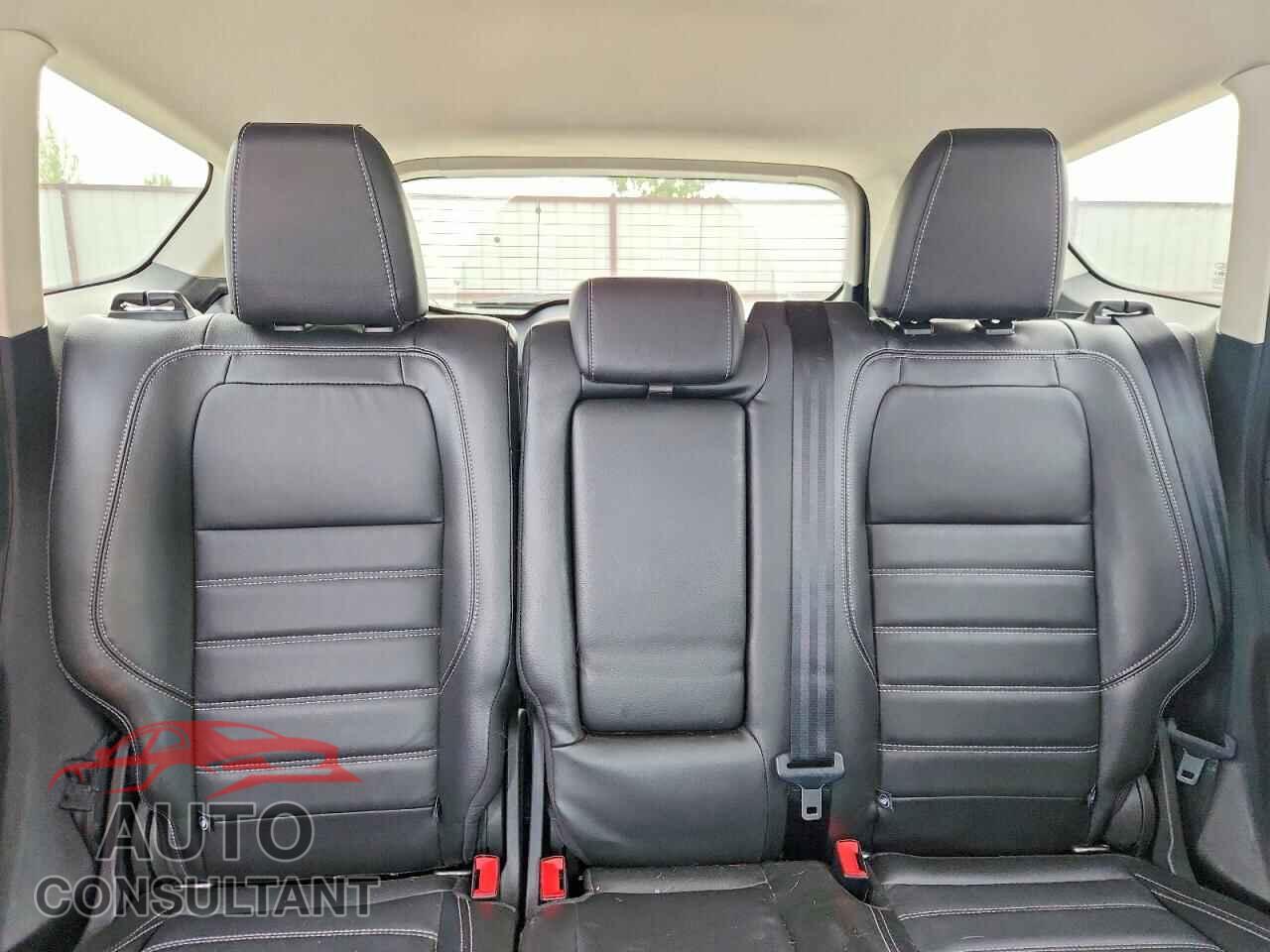 FORD ESCAPE 2017 - 1FMCU0J90HUF10802
