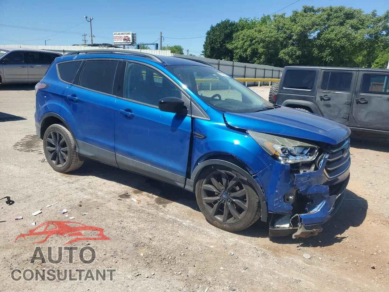 FORD ESCAPE 2017 - 1FMCU0GD4HUA80915