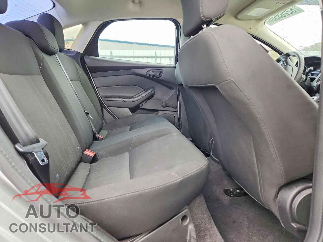 FORD FOCUS 2018 - 1FADP3E27JL254352