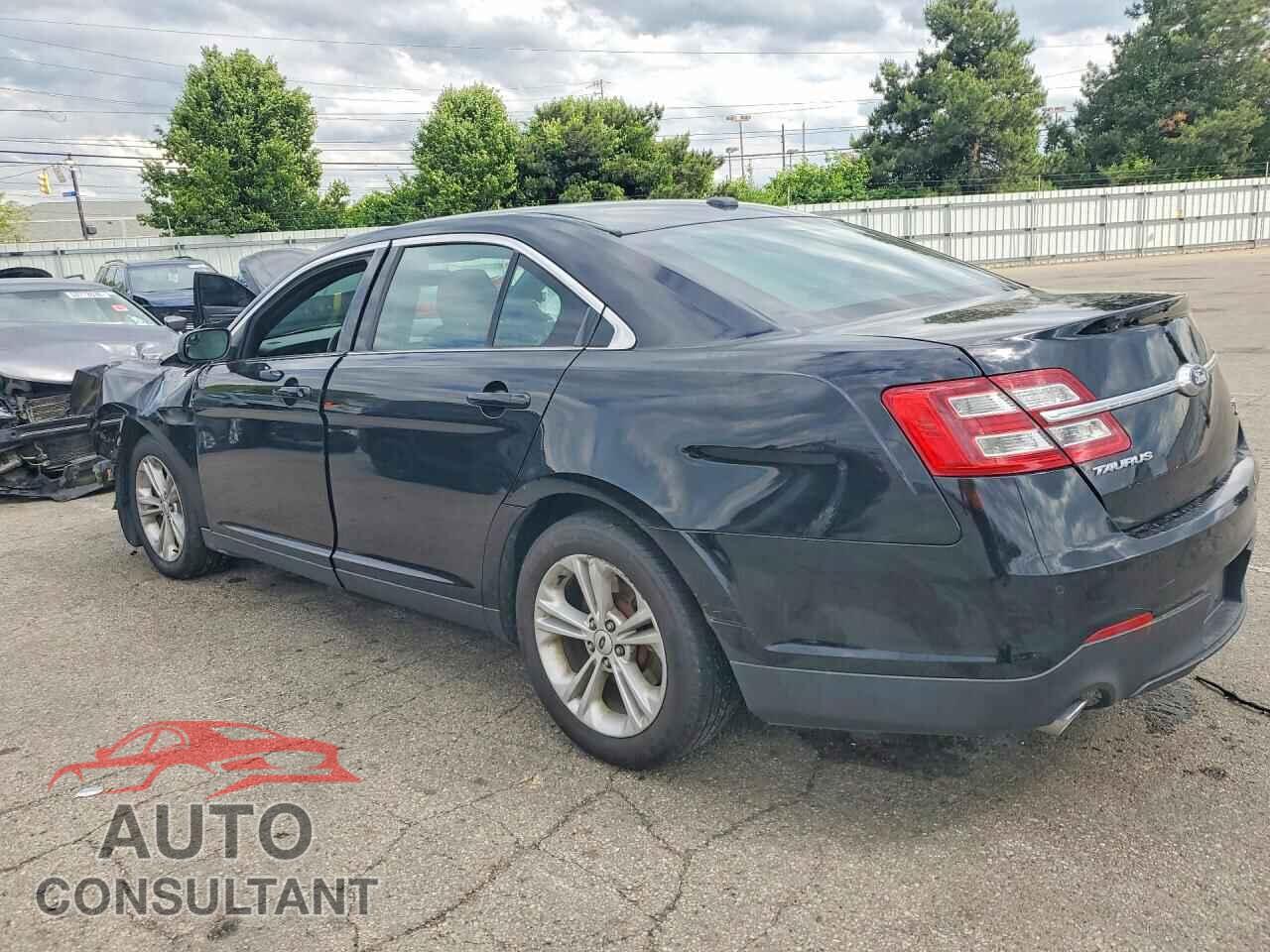 FORD TAURUS 2018 - 1FAHP2E81JG111597