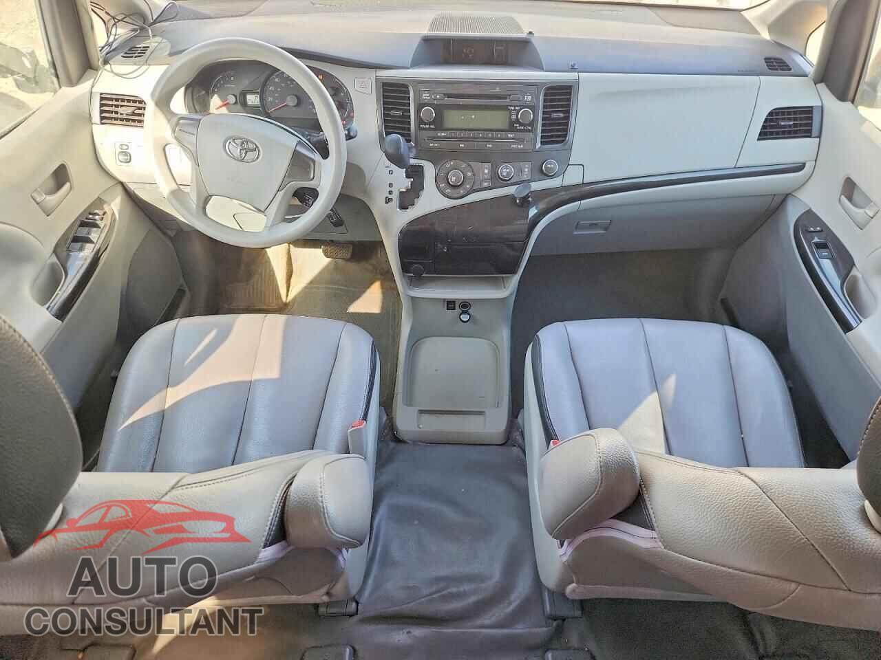 TOYOTA SIENNA 2013 - 5TDZK3DC8DS391912