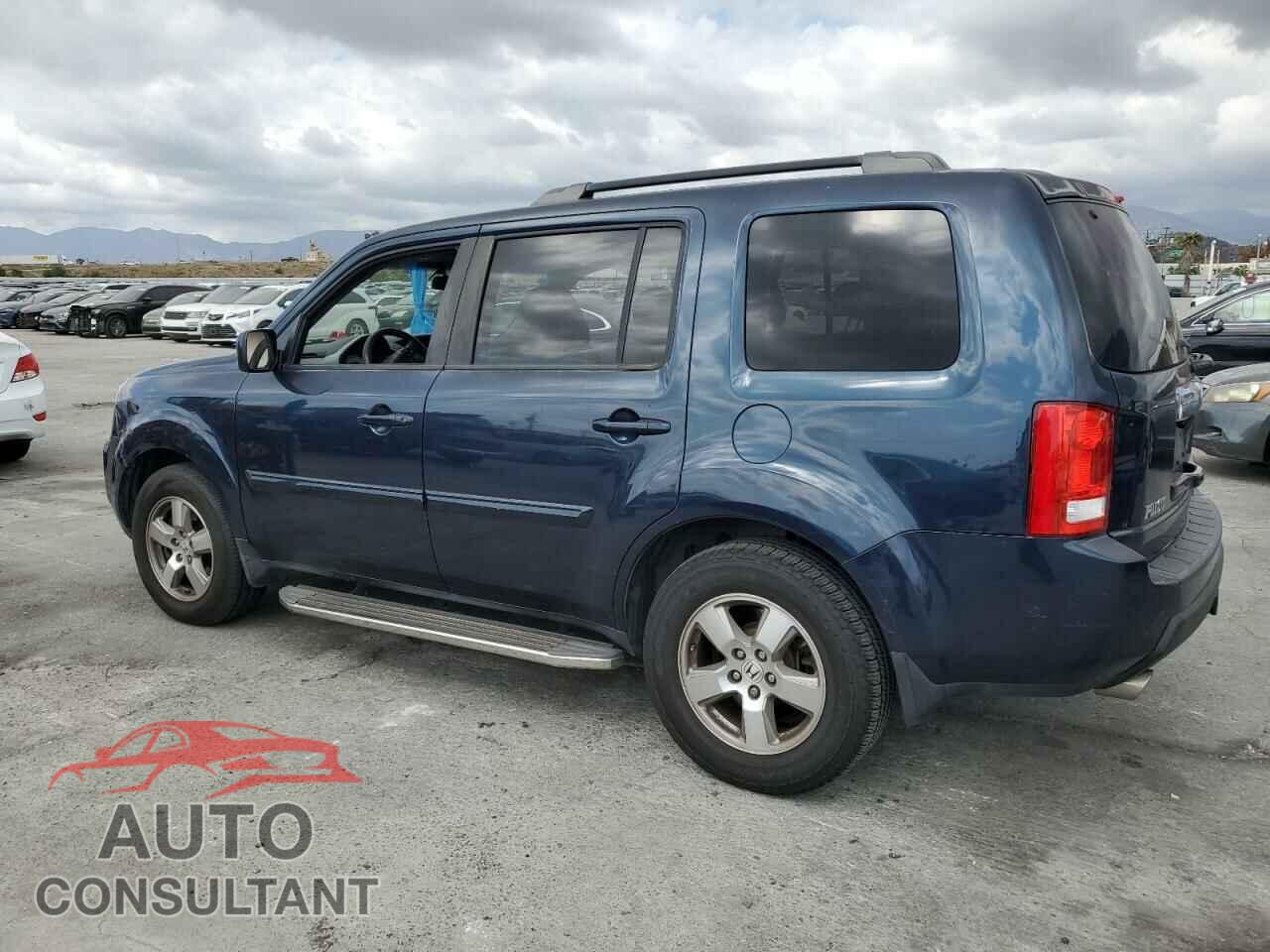 HONDA PILOT 2011 - 5FNYF4H48BB011901