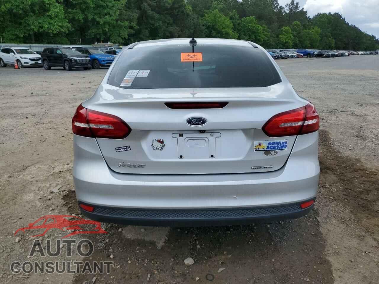 FORD FOCUS 2015 - 1FADP3E26FL291996