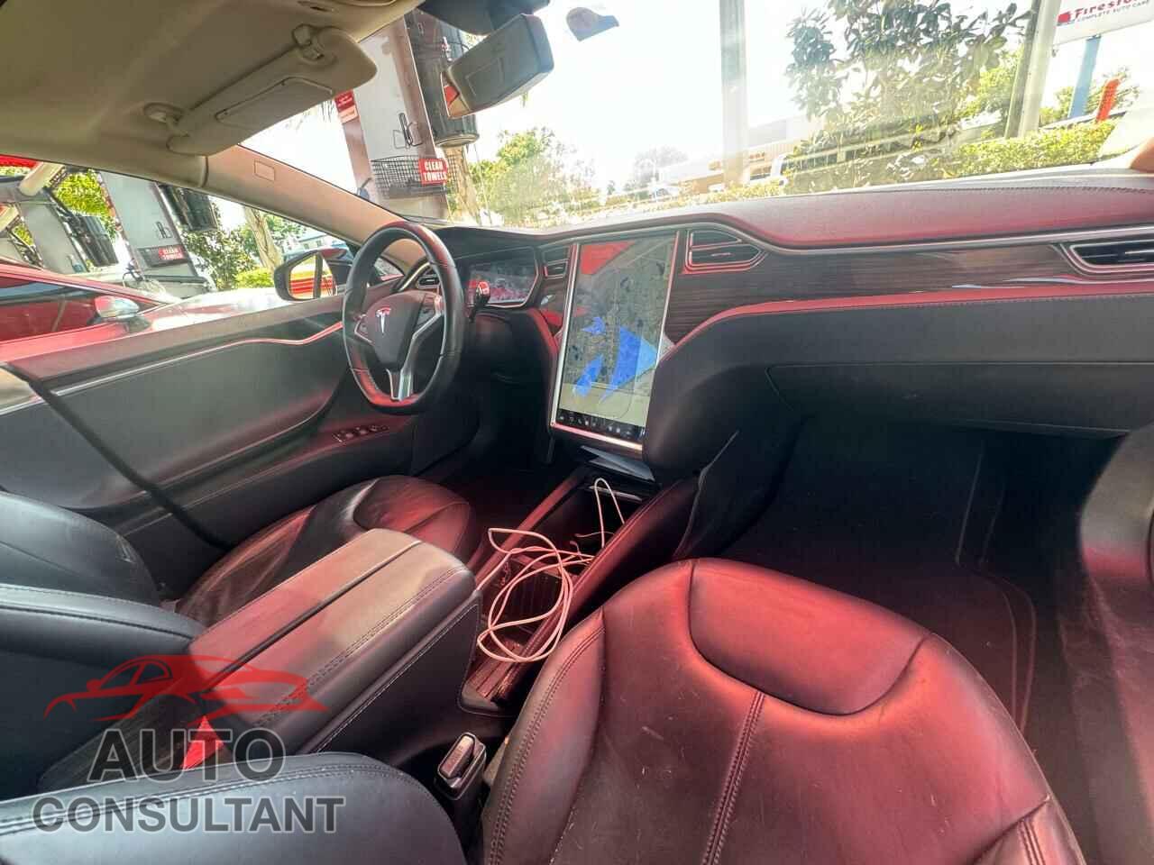 TESLA MODEL S 2014 - 5YJSA1H10EFP49351