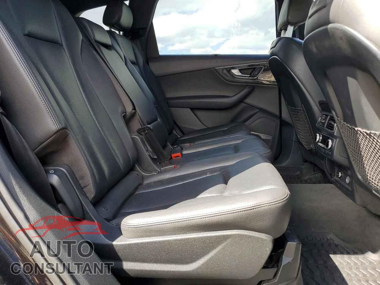 AUDI Q7 2018 - WA1VAAF75JD019502