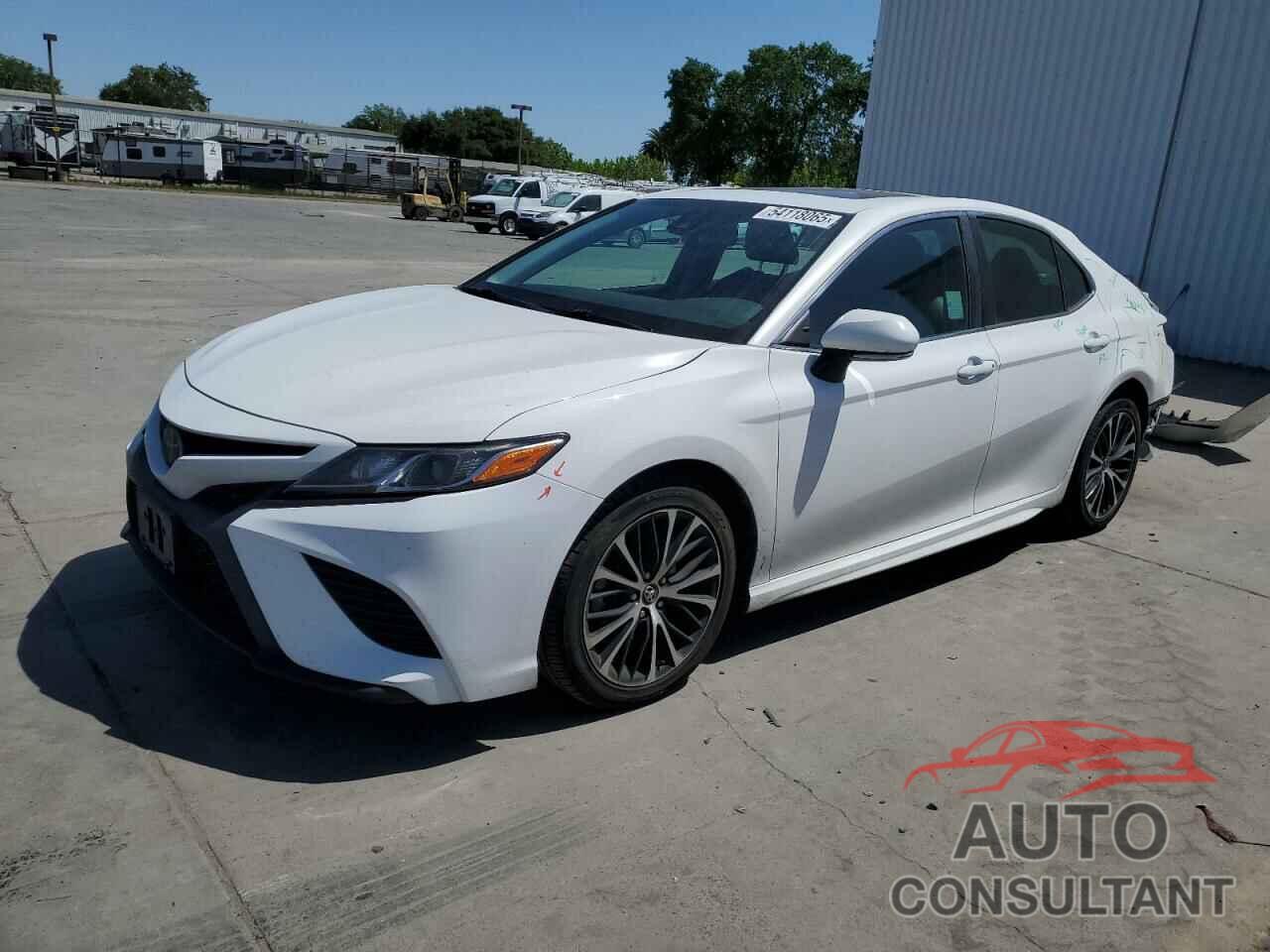 TOYOTA CAMRY 2018 - 4T1B11HK7JU654372