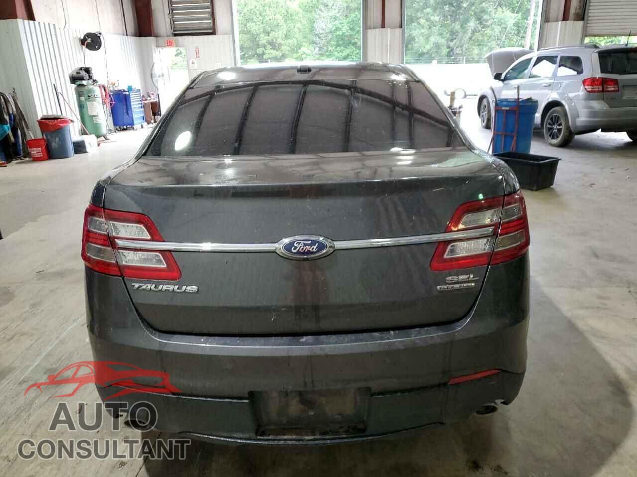 FORD TAURUS 2019 - 1FAHP2E87KG107765
