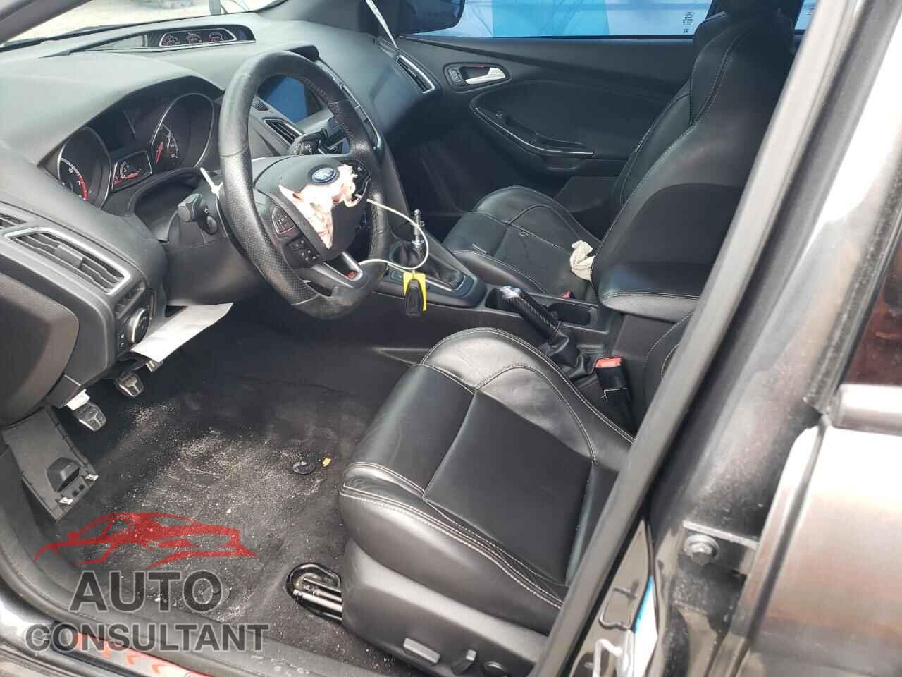 FORD FOCUS 2017 - 1FADP3L92HL229708