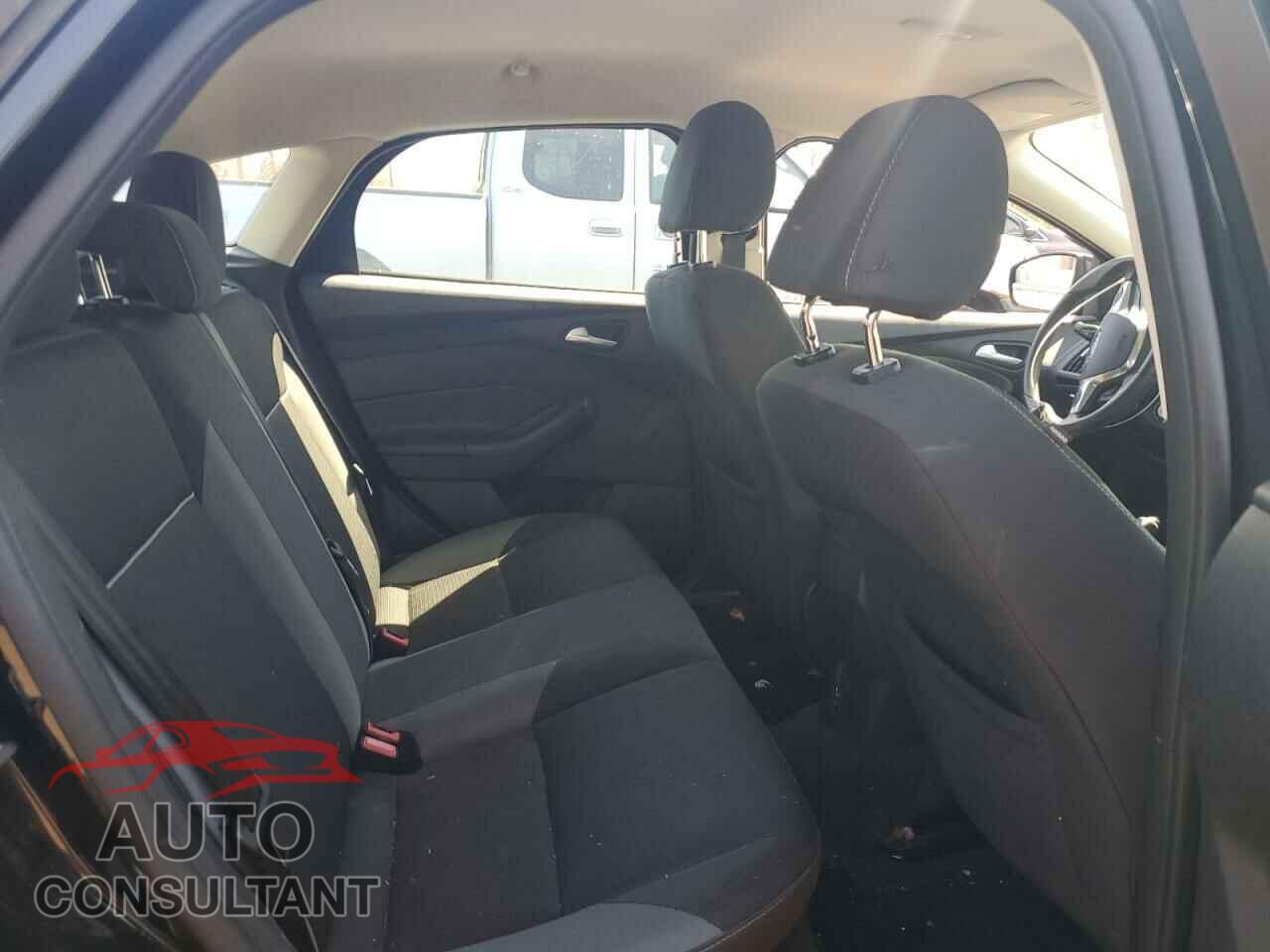 FORD FOCUS 2014 - 1FADP3K22EL377373