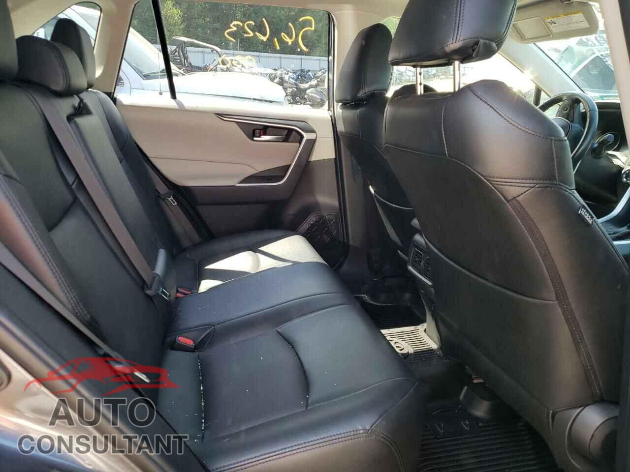 TOYOTA RAV4 2019 - JTMP1RFV9KD020133