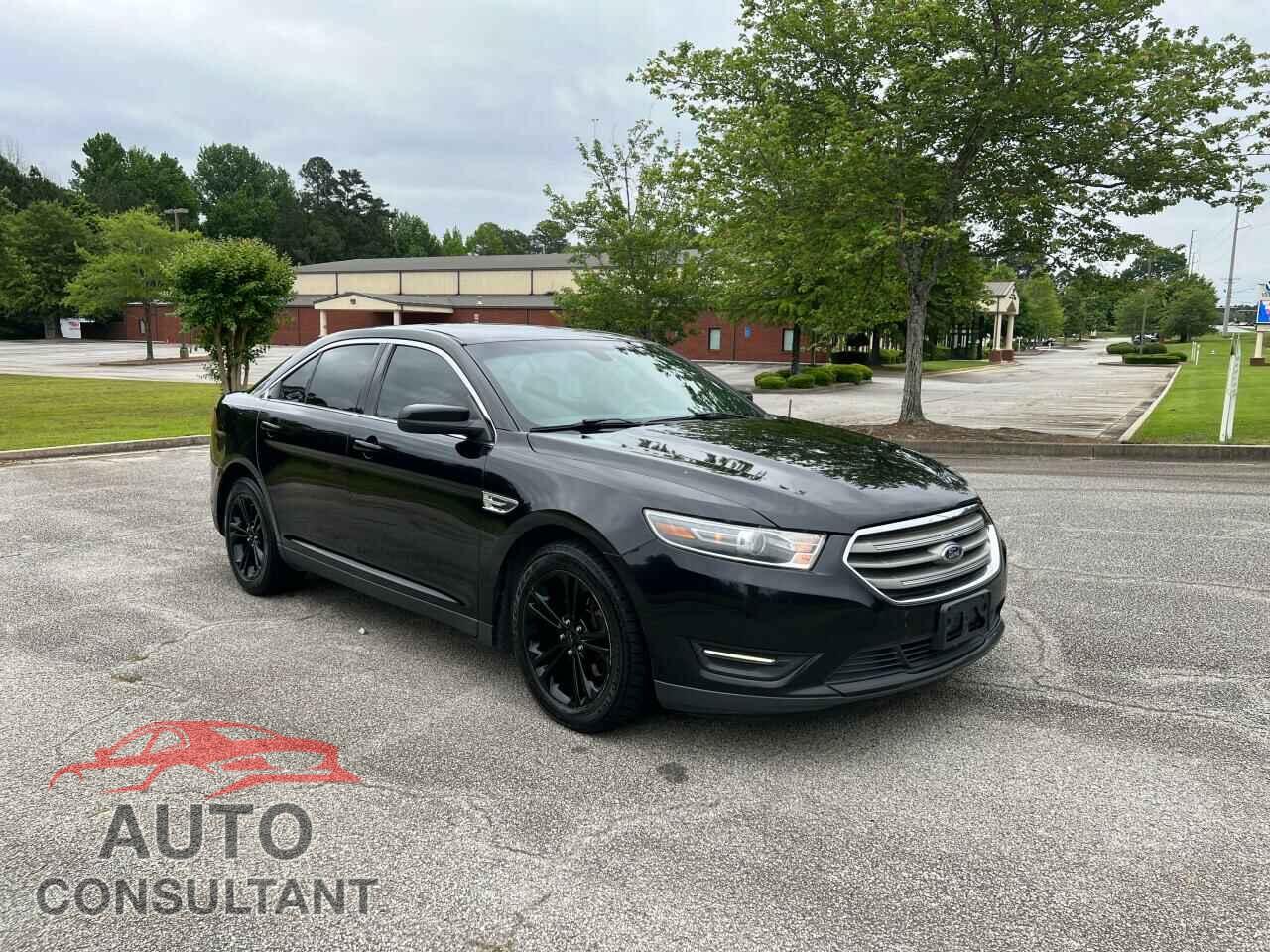 FORD TAURUS 2018 - 1FAHP2E81JG135155