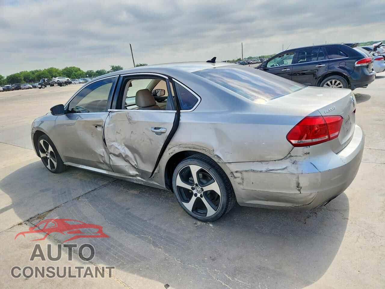 VOLKSWAGEN PASSAT 2013 - 1VWBN7A31DC033666