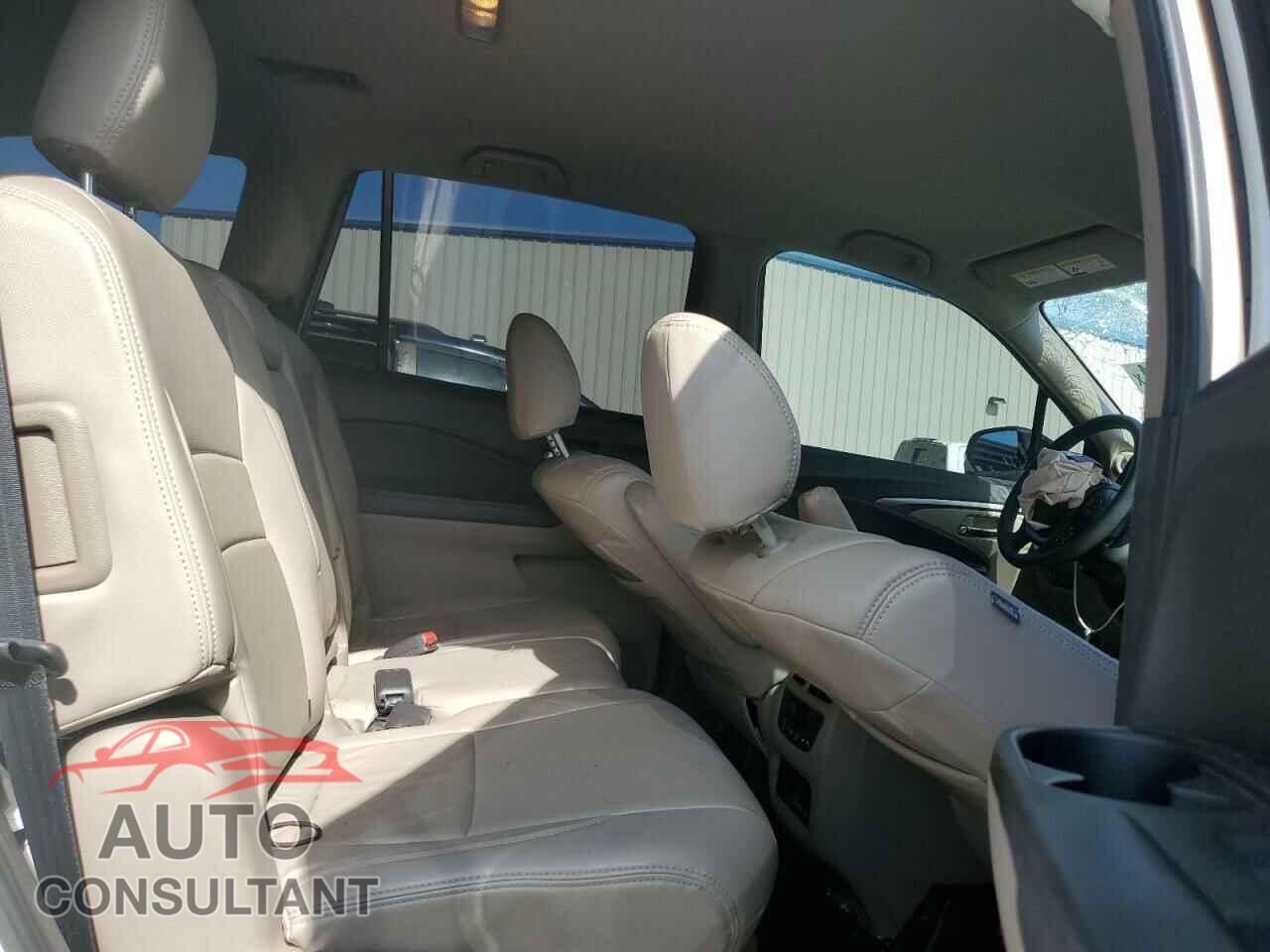 HONDA PILOT 2017 - 5FNYF5H36HB034566