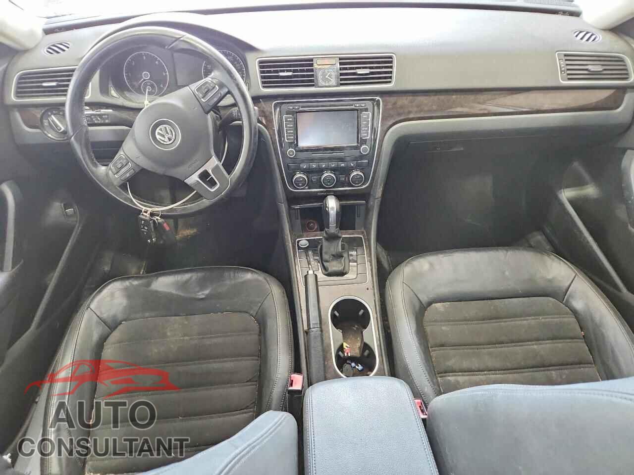 VOLKSWAGEN PASSAT 2015 - 1VWCV7A36FC087231