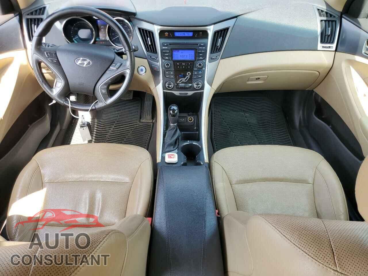 HYUNDAI SONATA 2012 - KMHEC4A42CA057347
